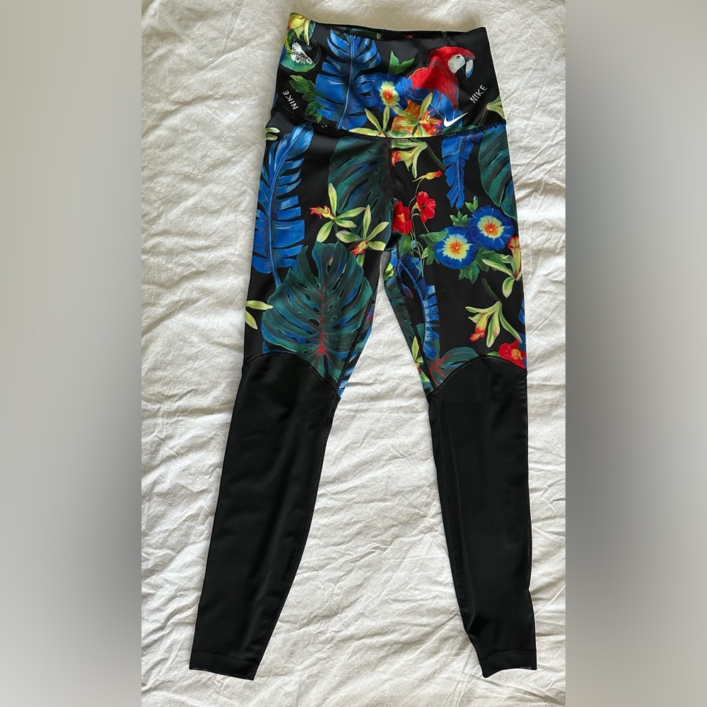 Nike Dri Fit High Rise Leggings; Women XS; Tropical/Parrot Design and Black Mesh